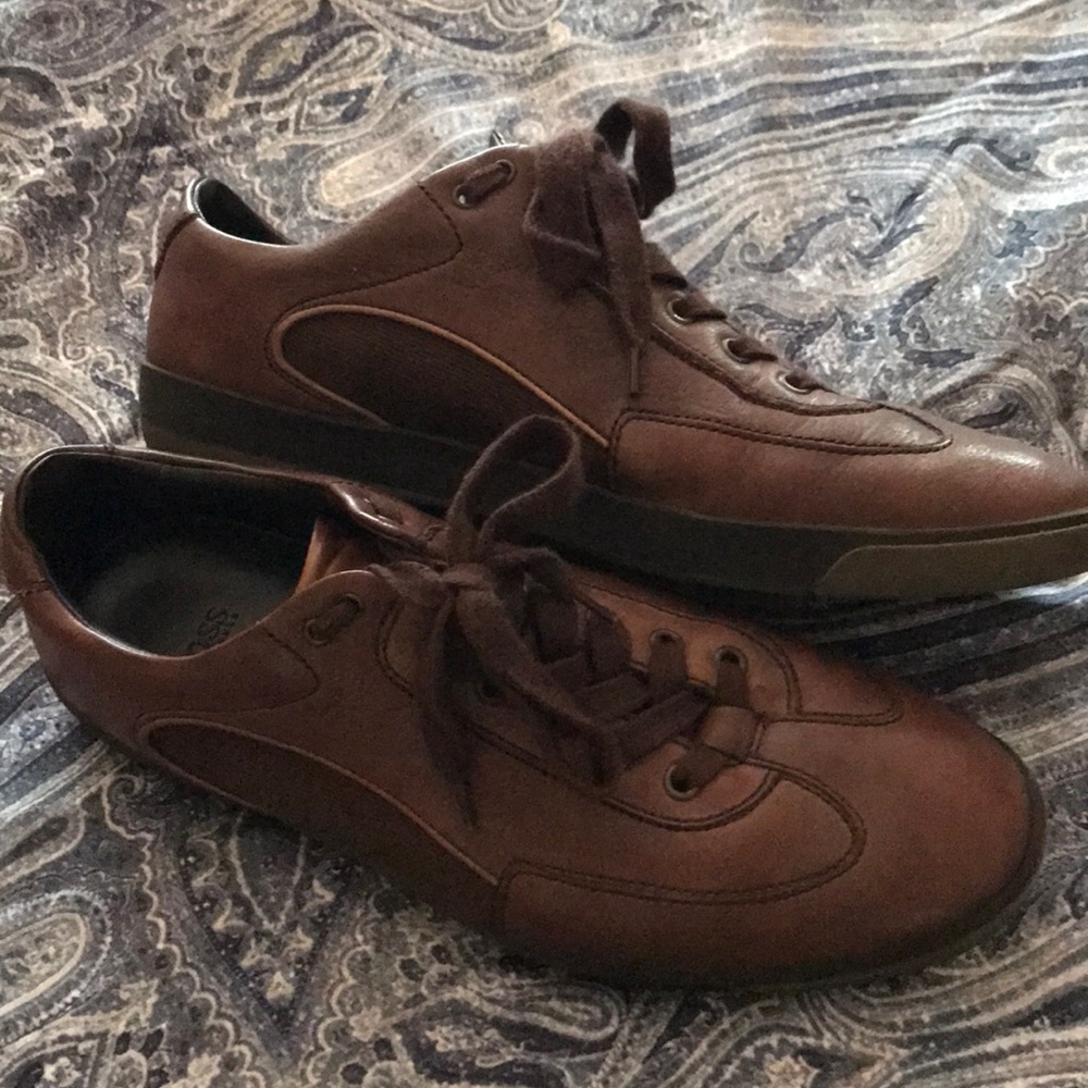 Boss tan shoe